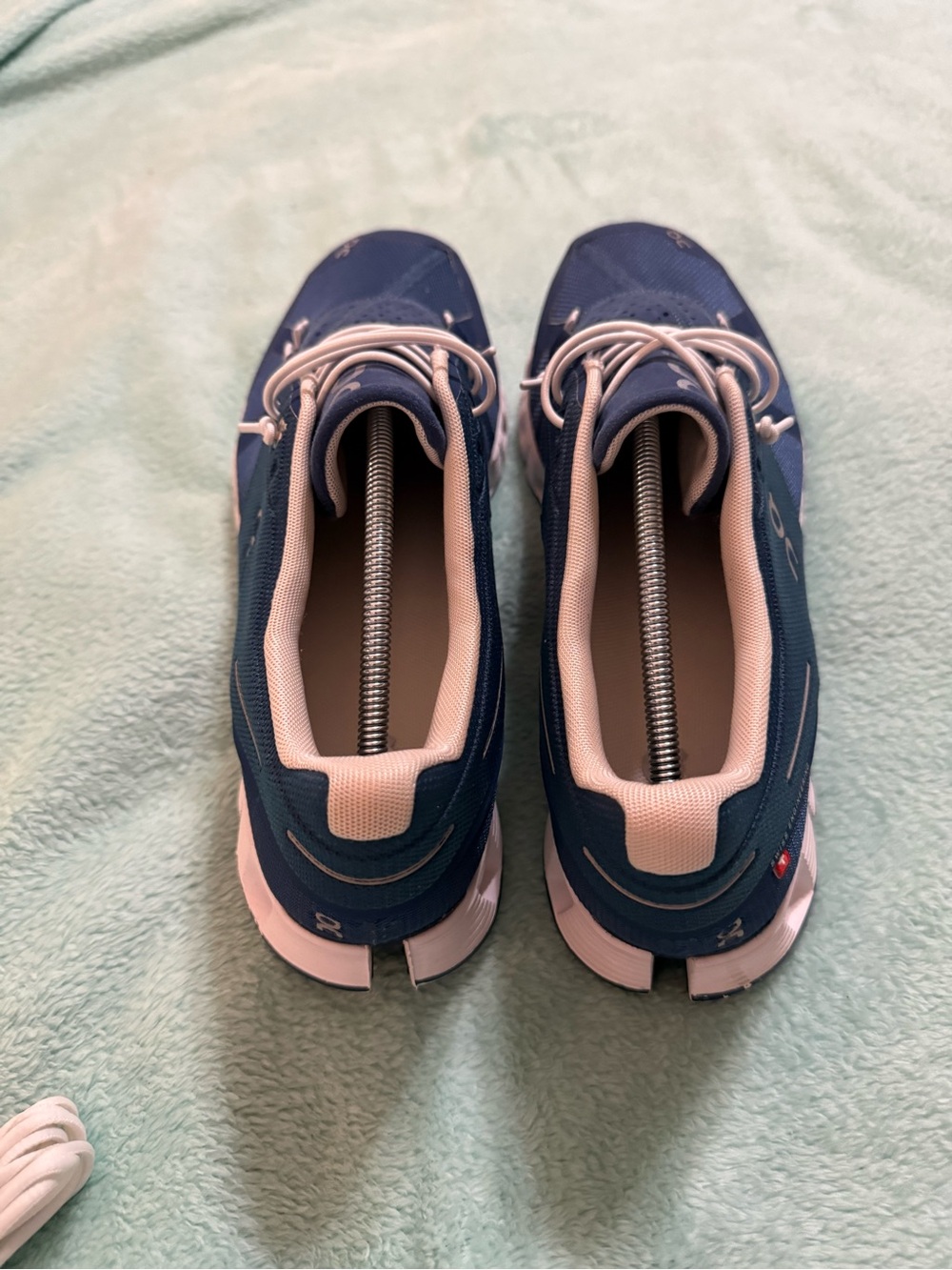 On Cloud 6 Women's Sneaker in Navy and white - women’s size 11 - Picture 8 of 11